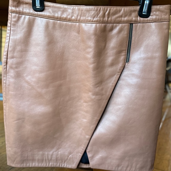 Mason Leather mini skirt.  This skirt is buttery soft and has a bit of stretch. - Picture 7 of 8